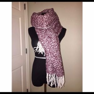 American Eagle Boucle blanket scarf